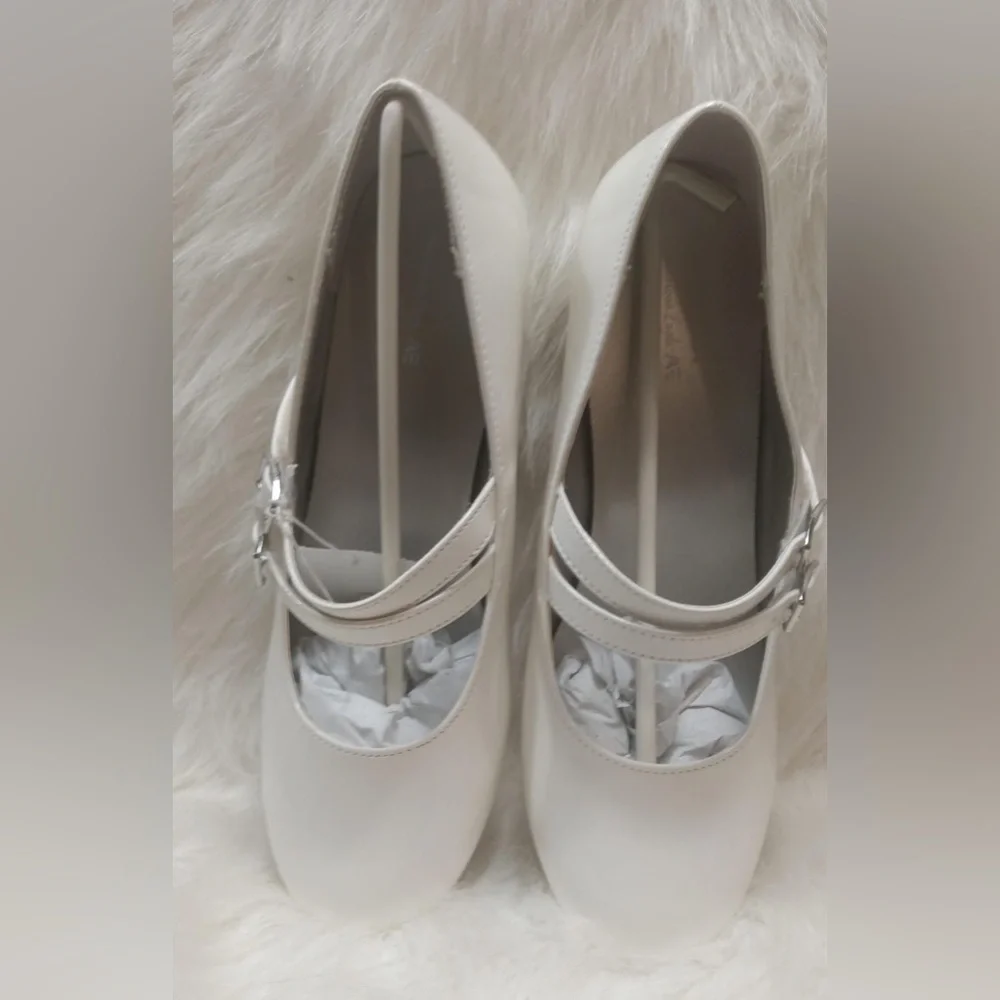 NIB American Eagle Outfitters Big Girl Pumps White, for weddings, Size 5.5